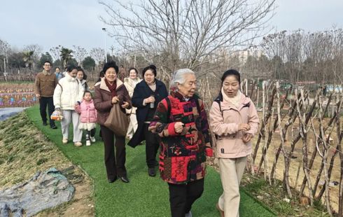 以花为名，美好正当时——鼎城区人大常委会机关开展三八节活动